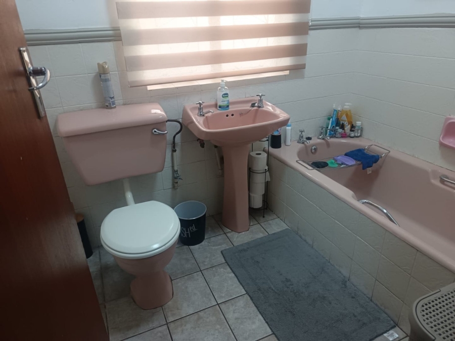 4 Bedroom Property for Sale in Carters Glen Northern Cape